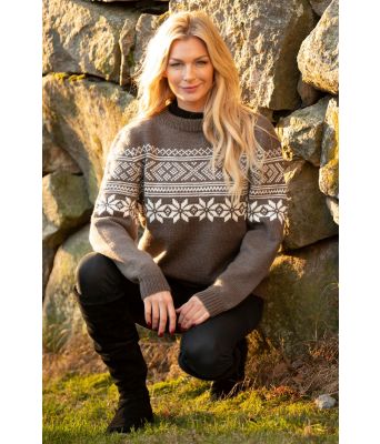 Brun setesdalsgenser til dame fra Kathrine Sørland - Viking 1905-1 Raya