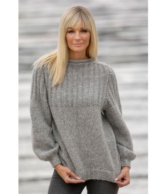 Behag grå strikkegenser fra Kathrine Sørland - Viking 2022-2