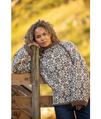 Blomstølen genser i brun og naturhvit - Viking 2601-5B