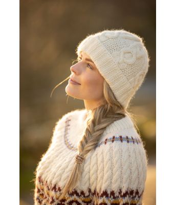 Breida strikket lue i merinoull - Viking-2601-8